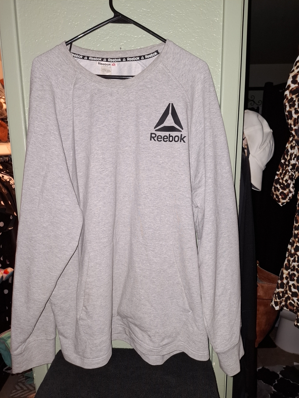 Reebok Men's Light Gray Crewneck Sweatshirt